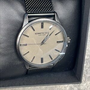 NIB Kenneth Cole Classic Watch Stainless Steel Back Water Resistant